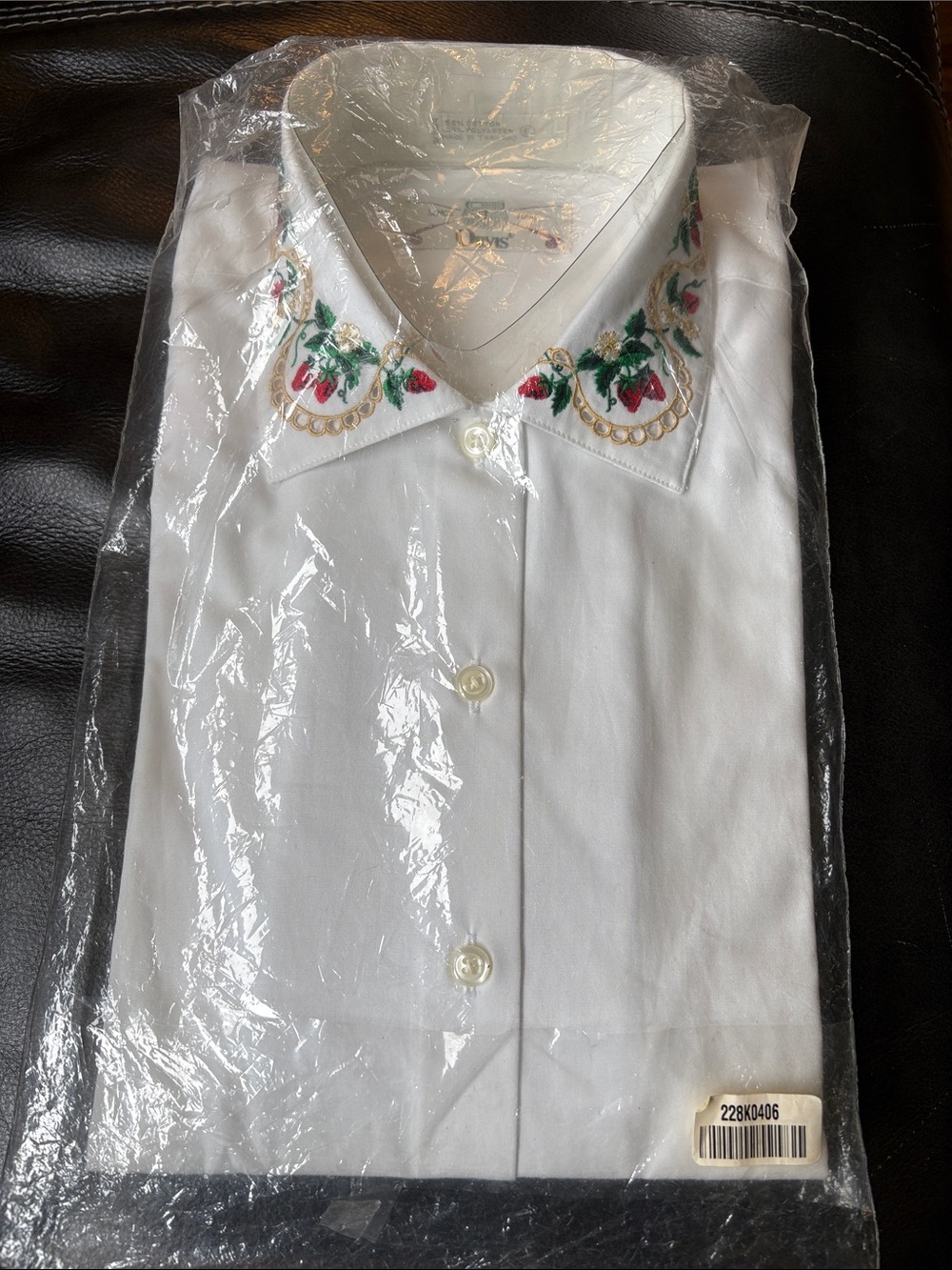 Orvis vintage white embroidered collar blouse with strawberries NWT